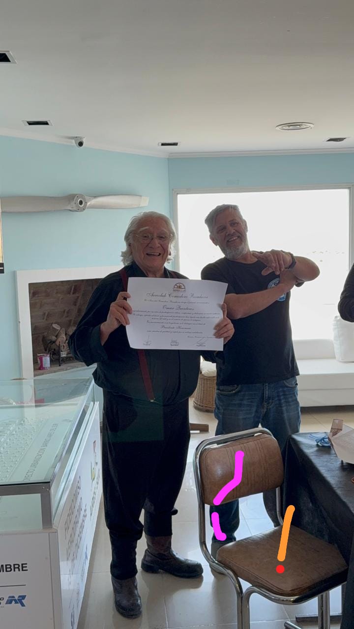 Reconocimiento Omar Quinteros como presidente honorario del Club por todos los años activos en la institución